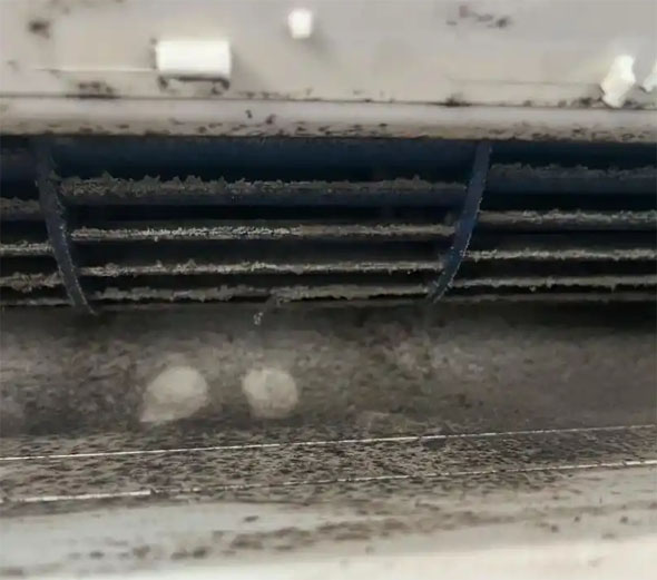 安国空调吹的风有股烧焦味是怎么回事